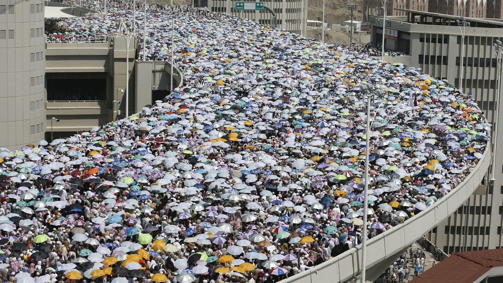 Dünyadaki mega festival ve çatışmalı büyük protestolara kıyasla Hacc organizasyonlarındaki ölüm vakalarının fazlalığı üzerine